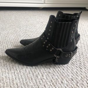 Chained ankle boots